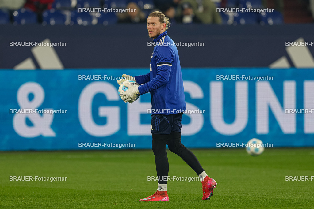 1_SB_S04FCM_20250201_0721.JPG -  - FC Schalke 04 - 1.FC Magdeburg - 2. Bundesliga | Gelsenkirchen, Deutschland, 01.02.25: Torwart Loris Karius (FC Schalke 04) schaut waehrend des Spiels der 2. Bundesliga zwischen FC Schalke 04 - 1.FC Magdeburg in der Veltins-Arena am 01. February 2025 in Gelsenkirchen, Deutschland. (Foto von Stefan Brauer/Brauer-Fotoagentur)DFB/DFL REGULATIONS PROHIBIT ANY USE OF PHOTOGRAPHS AS IMAGE SEQUENCES AND/OR QUASI-VIDEO.