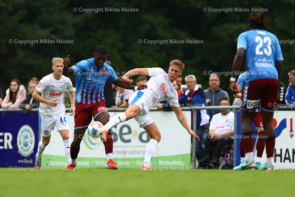 NH_SCWeicheFlensburg08_HolsteinKiel_Testspiel_28062025 | #4 Marshall Faleu (SC Weiche Flensburg 08), #19 Phil Harres (Holstein Kiel)Fußball I Herren I Freundschaftsspiel I Saison 2025-2026  I SC Weiche Flensburg 08 - Holstein Kiel I 28.06.2025 I Manfred-Werner-Stadion - Realisiert mit Pictrs.com
