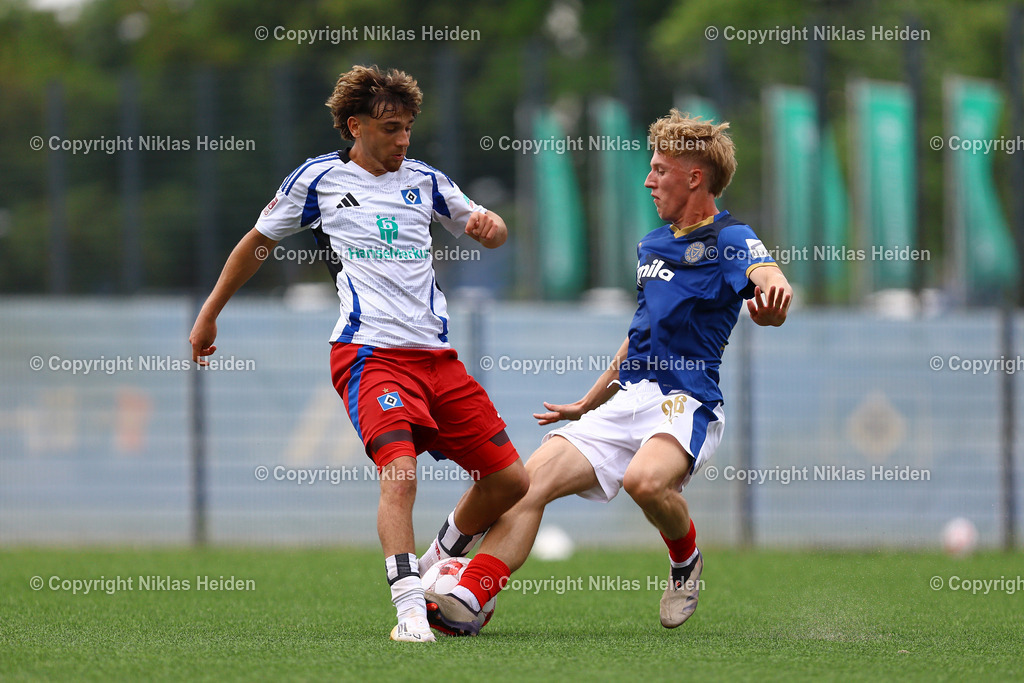 NH_HamburgerSVU21_HolsteinKielU23_Testspiel_20072025 | #10 Bilal Yalcinkaya (Hamburger SV U21), #3 Lasse Soldanski (Holstein Kiel U23)Fußball I Herren I Testspiel I Saison 2025-2026  I Hamburger SV U21 - Holstein Kiel U23 I 20.07.2025 I Alexander-Otto-Akademie - Realisiert mit Pictrs.com