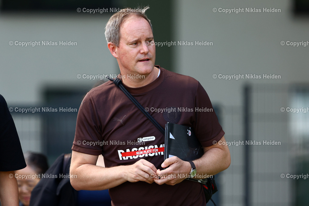NH_FCStPauli_Training_11072025 | Oke Göttlich (Präsident, FC St. Pauli)Fußball I Herren I Training I Saison 2025-2026 I FC St. Pauli I 11.07.2025 I Trainingszentrum FC St. Pauli - Realisiert mit Pictrs.com