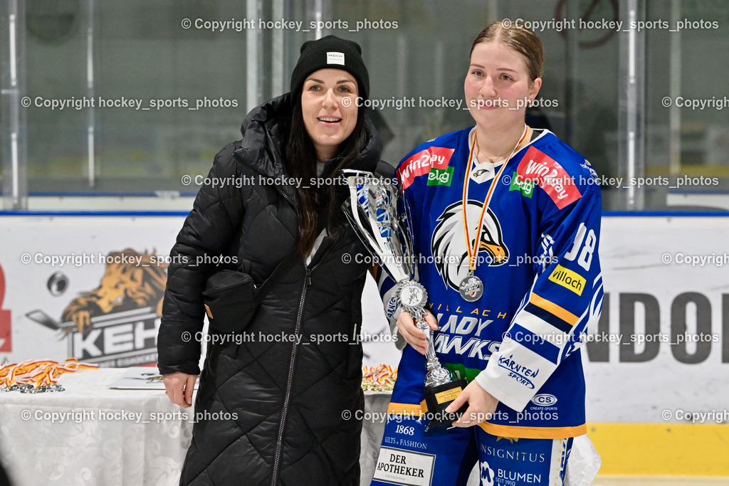 WILDCATS PATERNION & Lady Hawks Siegerehrung-Meisterfeier | KEHV-Damenreferentin Sabine Huber, Medailienübergabe, #98 Walluschnig Nadine Ramona LADY HAWKS, WILDCATS PATERNION & Lady Hawks Siegerehrung-Meisterfeier, WILDCATS PATERNION & Lady Hawks Siegerehrung-Meisterfeier am 12.03.2025 in Steindorf (Ossiachersee Halle), Austria, (Photo by Bernd Stefan)