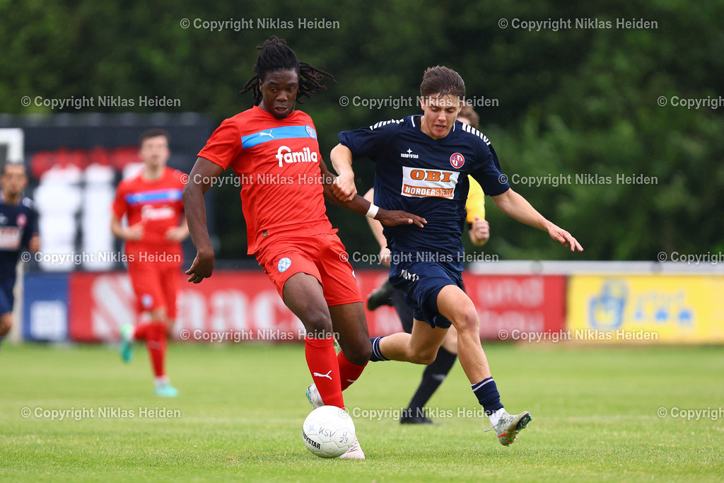 NH_HolsteinKielU23_FCEintrachtNorderstedt_Testspiel_05072025 | #25 Aurel Wagbe (Holstein Kiel U23), #30 Yevgeniy Obushnyi (FC Eintracht Norderstedt)Fußball I Herren I Testspiel I Saison 2025-2026  I Holstein Kiel U23 - FC Eintracht Norderstedt I 05.07.2025 I Stadtwerke Arena Eckernförde - Realisiert mit Pictrs.com