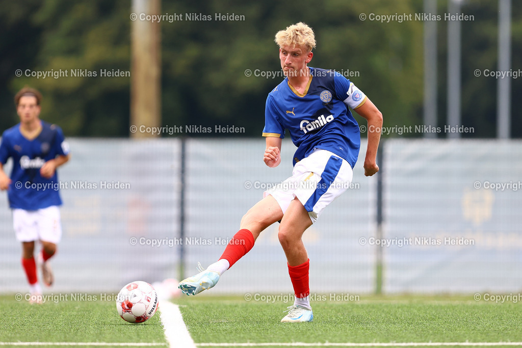 NH_HamburgerSVU21_HolsteinKielU23_Testspiel_20072025 | #4 Caspar Medlin (Holstein Kiel U23)Fußball I Herren I Testspiel I Saison 2025-2026  I Hamburger SV U21 - Holstein Kiel U23 I 20.07.2025 I Alexander-Otto-Akademie - Realisiert mit Pictrs.com
