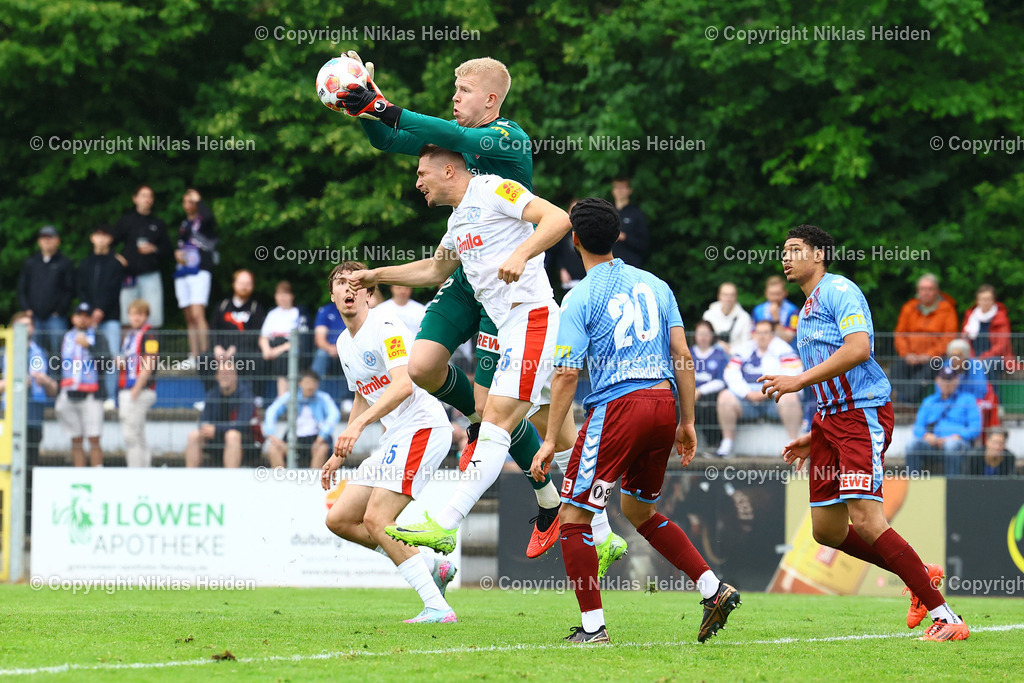 NH_SCWeicheFlensburg08_HolsteinKiel_Testspiel_28062025 | #12 Nils Bock (SC Weiche Flensburg 08), #25 Marcus Müller (Holstein Kiel)Fußball I Herren I Freundschaftsspiel I Saison 2025-2026  I SC Weiche Flensburg 08 - Holstein Kiel I 28.06.2025 I Manfred-Werner-Stadion - Realisiert mit Pictrs.com