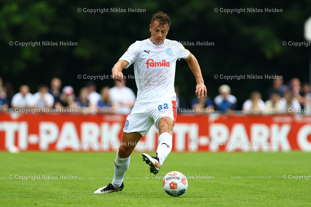 NH_SCWeicheFlensburg08_HolsteinKiel_Testspiel_28062025 | #22 Stefan Schwab (Holstein Kiel)Fußball I Herren I Freundschaftsspiel I Saison 2025-2026  I SC Weiche Flensburg 08 - Holstein Kiel I 28.06.2025 I Manfred-Werner-Stadion - Realisiert mit Pictrs.com