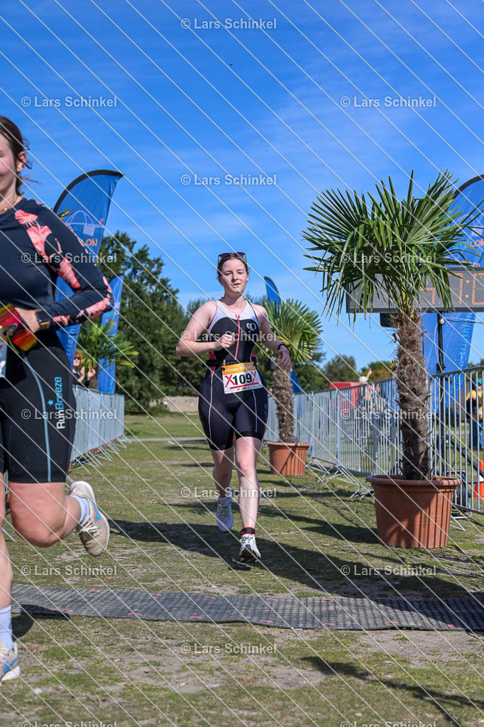 240915_FehmarnTriathlon_Finish_DSC_7896 | Fotos von Sportveranstaltungen in und um Hamburg - Laufen - Mountainbike - Triathlon - Realisiert mit Pictrs.com