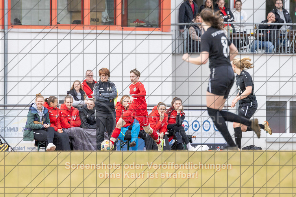 20250223_133503_0238 | #,1.FC Donzdorf (rot) vs. TSV Tettnang (schwarz), Fussball, Frauen-WFV-Pokal Achtelfinale, Saison 2024/2025, Rasenplatz Lautertal Stadion, Süßener Straße 16, 73072 Donzdorf, 23.02.2025 - 13:00 Uhr,Foto: PhotoPeet-Sportfotografie/Peter Harich