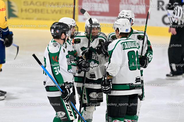 DSG Ledenitzen vs. ELV Zauchen 16.12.2022 | Jubel DSG Ledenitzen Mannschaft, #25 Ahammer Benjamin, #32 Preissegger Fabian, #88 Staudacher Dominik