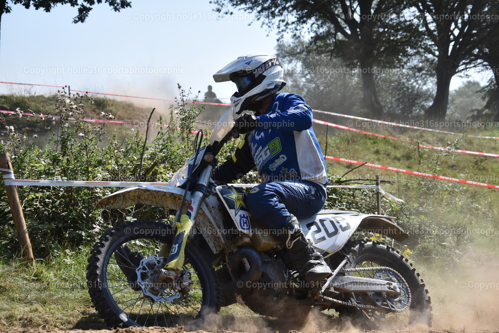 DSC_0126 | Sportfotografie , Motorsport, Motoross, Reitsport, Mointainbike, Enduro,
Landschaft , Outdoor, Eventfotografie, Landschaft, Bilder online bestellen - Realisiert mit Pictrs.com