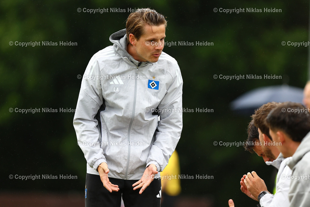 NH_BillstedtCup2025_Turnier_12072025 | Lukas Anderer (Trainer, Hamburger SV U21)Fußball I Herren I Billstedt Cup 2025 I Saison 2025-2026  I Finale I FC Eintracht Norderstedt - Hamburger SV U21 I 12.07.2025 I Öjendorfer Weg - Realisiert mit Pictrs.com