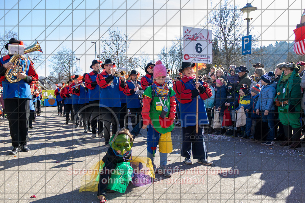 20250302_141100_0201 | #,Donzdorfer Fasnetsumzug, Kulturring Donzdorf, Donzdorfer Fasnet, Kampagne 2025, Friedhofstraße, 73072 Donzdorf, 02.03.2025 - 14:00 Uhr,Foto: PhotoPeet-Eventfotografie/Peter Harich