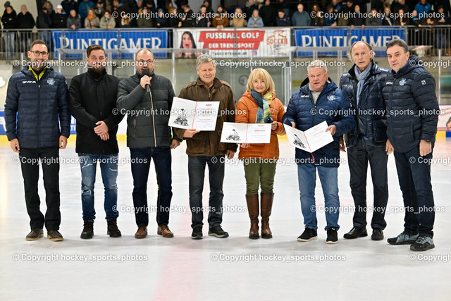 ESC Steindorf vs. EHC Althofen 4.11.2023 | Ehrung ESC Steindorf Gründungsmitglieder, Harald Fuchs Soccer Zone, Bürgermeister ESC Steindorf Bürgermeister Steindorf Georg Kavalar, Teuffenbach Oswin, Chronistin Gabi Teufenbach, Olschnegger Gerd, Präsident ASVÖ Kärnten Dr. Christoph Schasche, ESC Steindorf Obmann Tschernutter Hans,  Präsident ASVÖ Kärnten Dr. Christoph Schasche