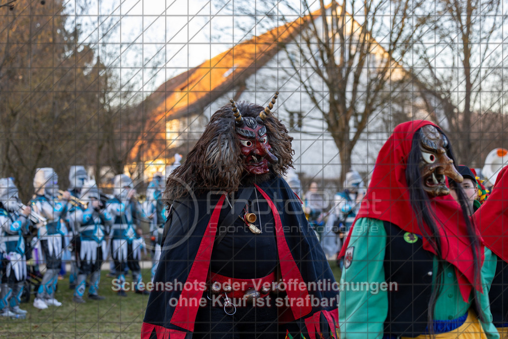 20250304_173917_0058 | #,Traditionelles Fasnetsverbrennen, Radschellenschläger Donzdorf, Donzdorfer Fasnet, Kampagne 2025, Fohlenwiese Schlossgarten, 73072 Donzdorf, 04.03.2025 - 17:30 Uhr,Foto: PhotoPeet-Eventfotografie/Peter Harich