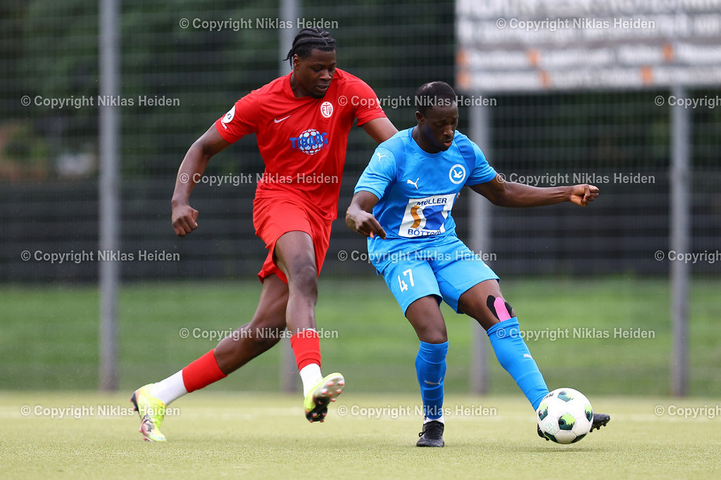 NH_USCPaloma_EimsbüttelerTV_Testspiel_11072025 | #47 Quincy Adjei (USC Paloma), #25 Max-Adrian Donel Mbodje (Eimsbütteler TV)Fußball I Herren I Testspiel I Saison 2025-2026  I USC Paloma - Eimsbütteler TV I 11.07.2025 I Jonny-Rehbein-Sportplatz - Realisiert mit Pictrs.com