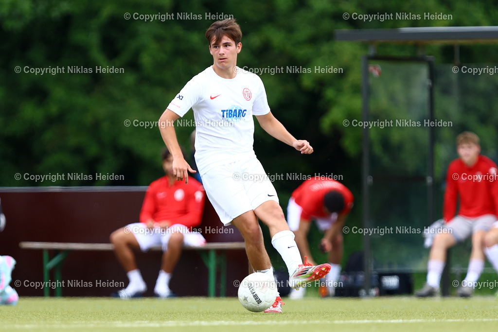 NH_BillstedtCup2025_Turnier_12072025 | Tom Leon Politz (Eimsbütteler TV)Fußball I Herren I Billstedt Cup 2025 I Saison 2025-2026  I Halbfinale I Hamburger SV U21 - Eimsbütteler TV I 12.07.2025 I Öjendorfer Weg - Realisiert mit Pictrs.com