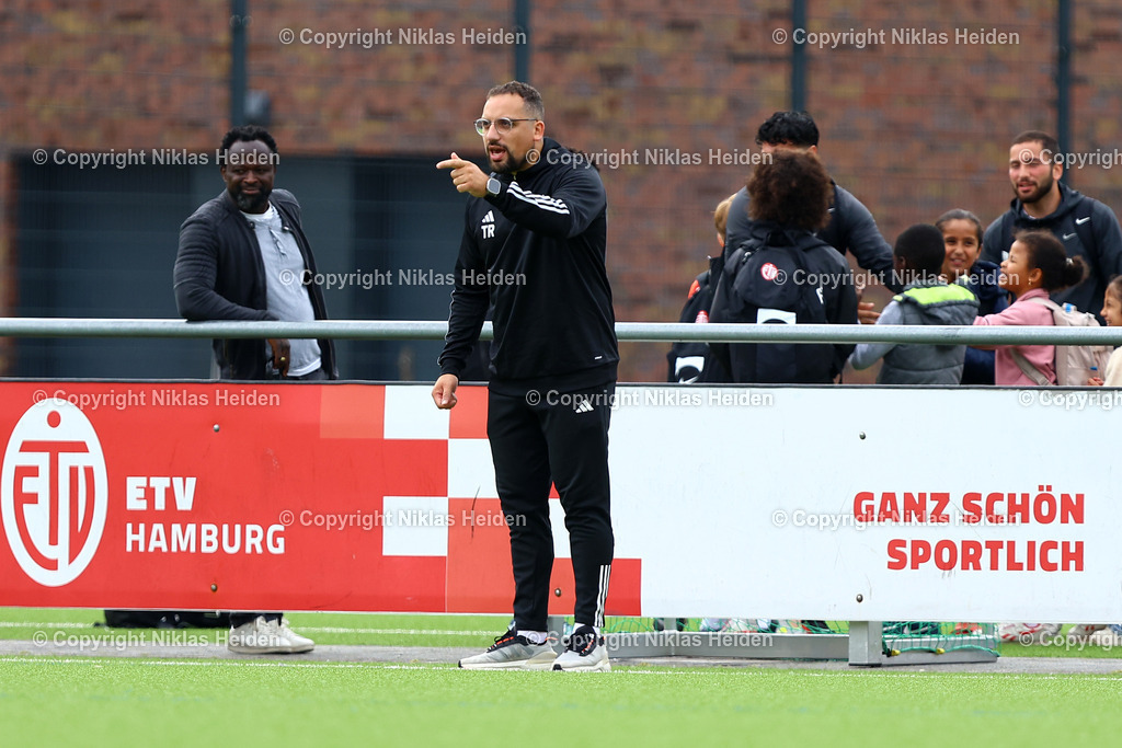 NH_EimsbüttelerTV_TSBPinneberg_Testspiel_13072025 | Burak Bayram (Trainer, TBS Pinneberg)Fußball I Herren I Testspiel I Saison 2025-2026  I Eimsbütteler TV - TBS Pinneberg I 13.07.2025 I Sportplatz Bundesstraße - Realisiert mit Pictrs.com