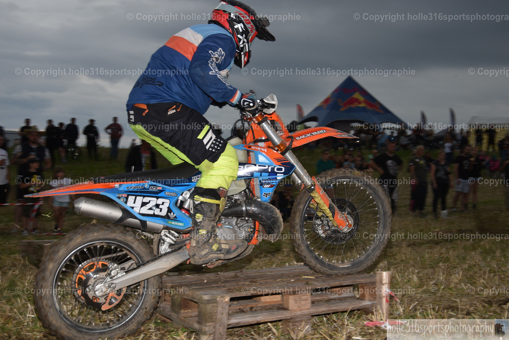 DSC_0271_01 (2) | Sportfotografie , Motorsport, Motoross, Reitsport, Mointainbike, Enduro,
Landschaft , Outdoor, Eventfotografie, Landschaft, Bilder online bestellen - Realisiert mit Pictrs.com