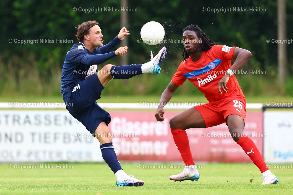 NH_HolsteinKielU23_FCEintrachtNorderstedt_Testspiel_05072025 | #25 Aurel Wagbe (Holstein Kiel U23), #7 Nick Gutmann (FC Eintracht Norderstedt)Fußball I Herren I Testspiel I Saison 2025-2026  I Holstein Kiel U23 - FC Eintracht Norderstedt I 05.07.2025 I Stadtwerke Arena Eckernförde - Realisiert mit Pictrs.com