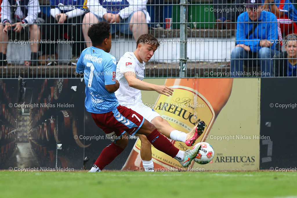 NH_SCWeicheFlensburg08_HolsteinKiel_Testspiel_28062025 | #7 Joshua Nwokoma (SC Weiche Flensburg 08), #40 Leon Parduzi (Holstein Kiel)Fußball I Herren I Freundschaftsspiel I Saison 2025-2026  I SC Weiche Flensburg 08 - Holstein Kiel I 28.06.2025 I Manfred-Werner-Stadion - Realisiert mit Pictrs.com