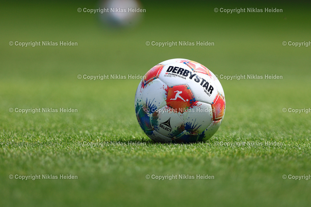 NH_FCStPauli_Training_11072025 | Der offizielle Spielball der Bundesliga beim Training des FC St. Pauli.Fußball I Herren I Training I Saison 2025-2026 I FC St. Pauli I 11.07.2025 I Trainingszentrum FC St. Pauli - Realisiert mit Pictrs.com