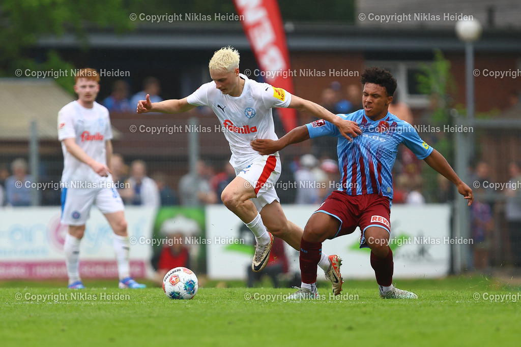 NH_SCWeicheFlensburg08_HolsteinKiel_Testspiel_28062025 | #7 Joshua Nwokoma (SC Weiche Flensburg 08), #8 Finn Porath (Holstein Kiel)Fußball I Herren I Freundschaftsspiel I Saison 2025-2026  I SC Weiche Flensburg 08 - Holstein Kiel I 28.06.2025 I Manfred-Werner-Stadion - Realisiert mit Pictrs.com