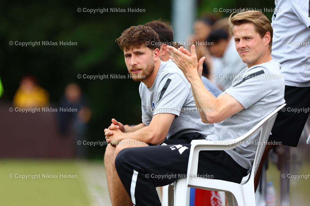 NH_BillstedtCup2025_Turnier_12072025 | Rio Koch (Co-Trainer, Hamburger SV U21)Fußball I Herren I Billstedt Cup 2025 I Saison 2025-2026  I Halbfinale I Hamburger SV U21 - Eimsbütteler TV I 12.07.2025 I Öjendorfer Weg - Realisiert mit Pictrs.com