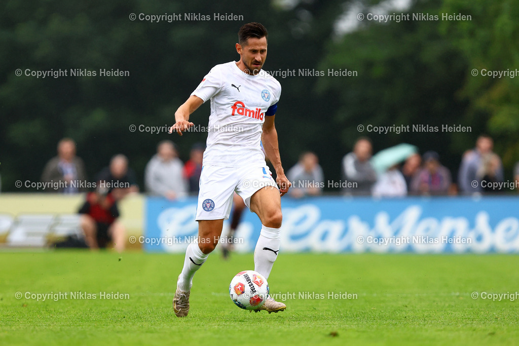 NH_SCWeicheFlensburg08_HolsteinKiel_Testspiel_28062025 | #7 Steven Skrzybski (Holstein Kiel)Fußball I Herren I Freundschaftsspiel I Saison 2025-2026  I SC Weiche Flensburg 08 - Holstein Kiel I 28.06.2025 I Manfred-Werner-Stadion - Realisiert mit Pictrs.com