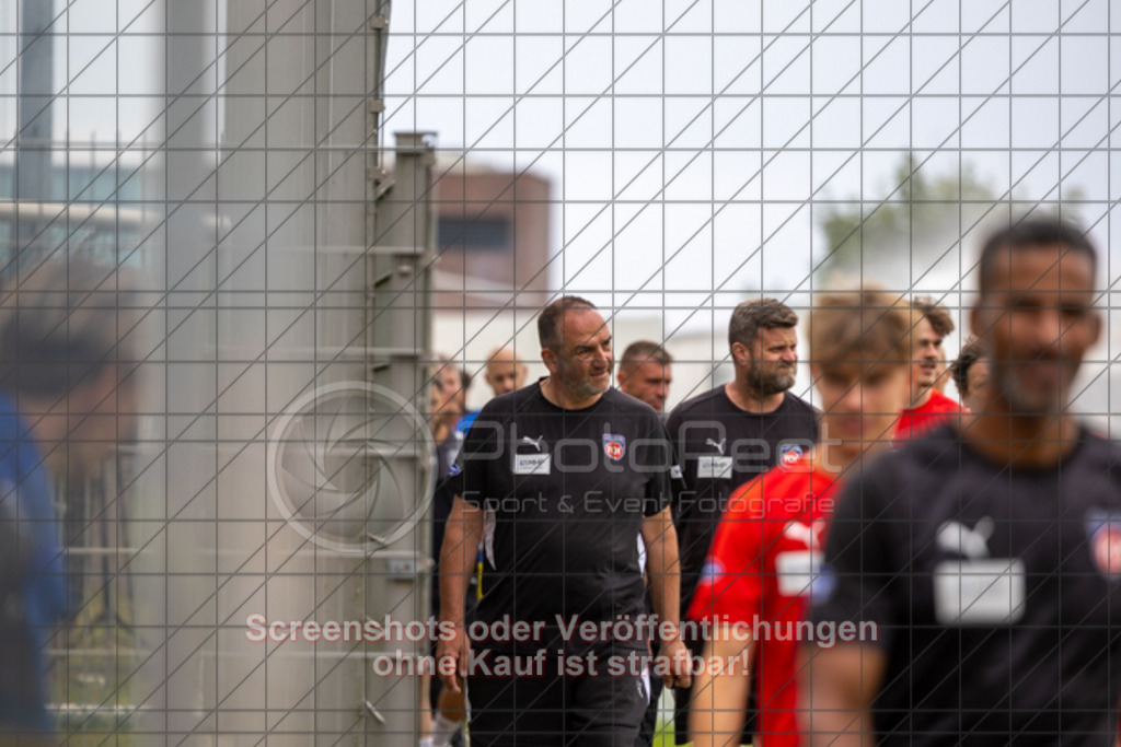 20250706_152900_0532 | #,TSG Salach (blau) vs. 1.FC Heidenheim (rot), Fußball, Freundschaftsspiel - WfV, Saison 2025/2026, Rasensportplatz, Staufenecker Str. 41, 73084 Salach, 06.07.2025 - 15:30 Uhr,Foto: PhotoPeet-Sportfotografie/Peter Harich