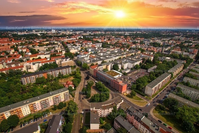 Stadtfeld LS 2 + Luminar | Magdeburg Luftbild Stadtfeld Olvenstedter Platz im Abendlicht oder Sonnenaufgang - Realized with Pictrs.com