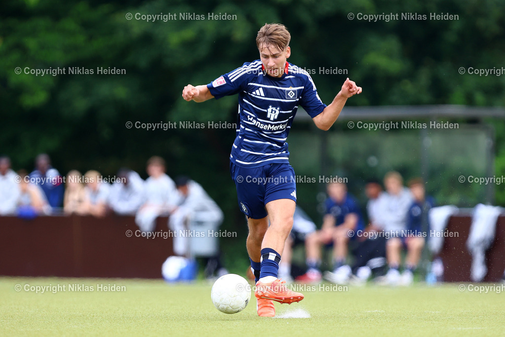 NH_BillstedtCup2025_Turnier_12072025 | Henri Maximilian Schümann (Hamburger SV U21)Fußball I Herren I Billstedt Cup 2025 I Saison 2025-2026  I Halbfinale I Hamburger SV U21 - Eimsbütteler TV I 12.07.2025 I Öjendorfer Weg - Realisiert mit Pictrs.com