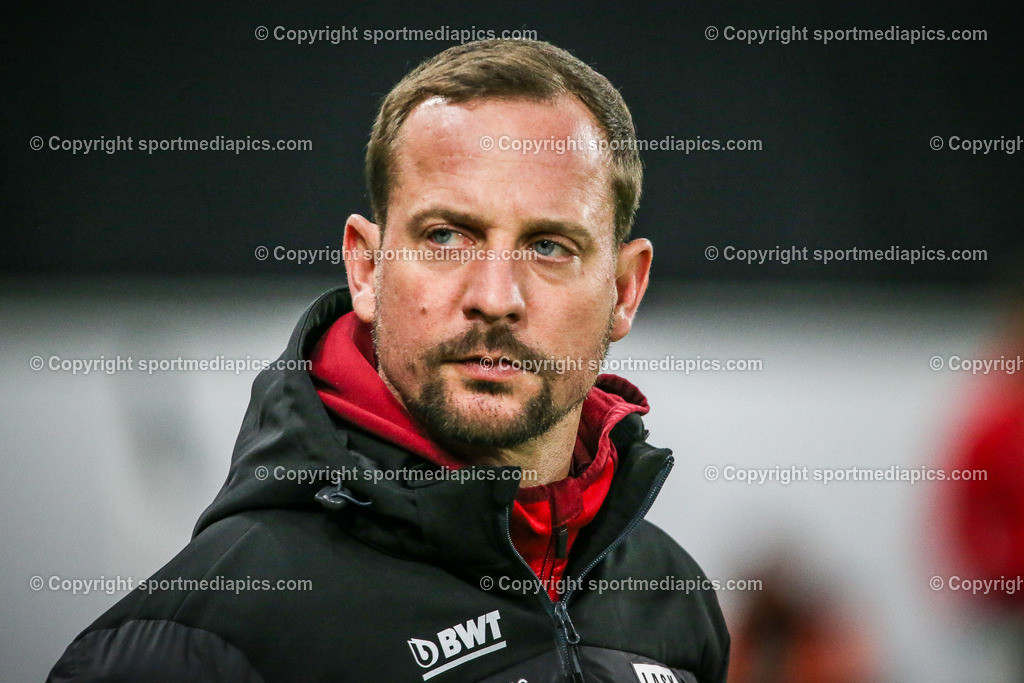 Soccer CUP, LASK - RBS | LINZ, AUSTRIA,02.Februar 2024 - Soccer CUP, LASK - RBS. Image shows head coach Thomas Sageder (LASK).
Photo: Sportmediapics.com/ Manfred Binder