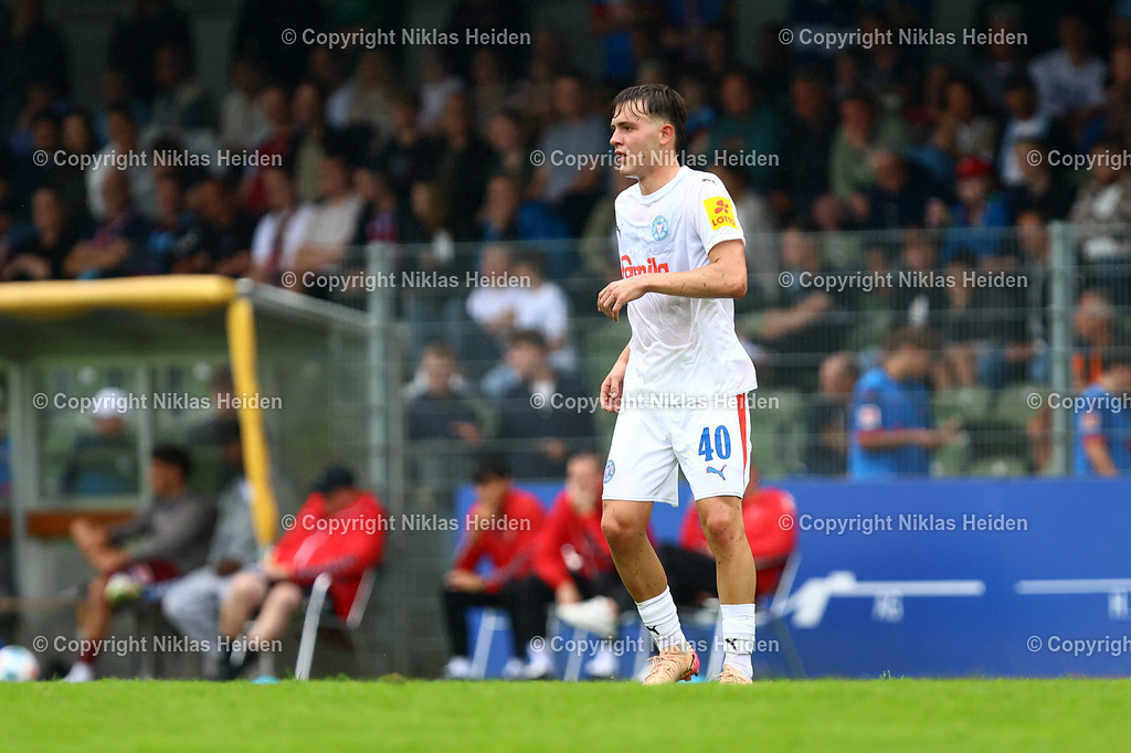 NH_SCWeicheFlensburg08_HolsteinKiel_Testspiel_28062025 | #40 Leon Parduzi (Holstein Kiel)Fußball I Herren I Freundschaftsspiel I Saison 2025-2026  I SC Weiche Flensburg 08 - Holstein Kiel I 28.06.2025 I Manfred-Werner-Stadion - Realisiert mit Pictrs.com
