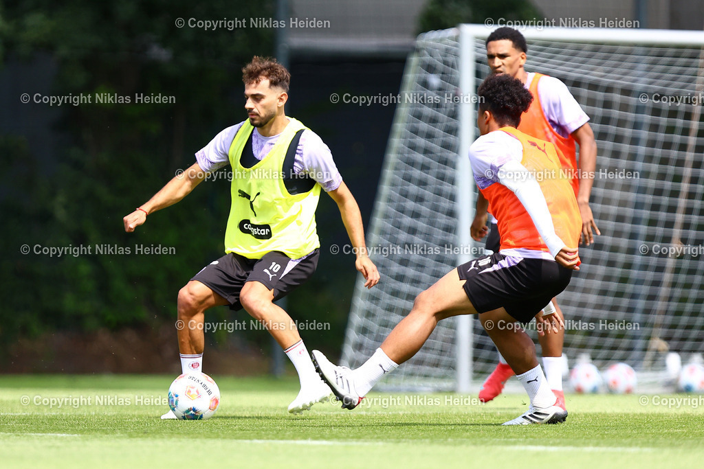 NH_FCStPauli_Training_11072025 | #10 Danel Sinani (FC St. Pauli)Fußball I Herren I Training I Saison 2025-2026 I FC St. Pauli I 11.07.2025 I Trainingszentrum FC St. Pauli - Realisiert mit Pictrs.com