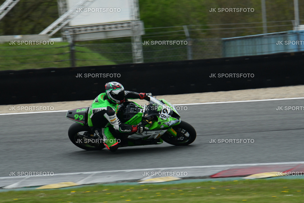 (6170) | IDM folgten parallel  der Superbike WM und Eventfotografie und vielen anderen Rennklassen bis ich im Jahr 2015 meine ersten Fotos in der MOTO GP machten durfte. Mein Anliegen ist es, die herausragenden Leistungen und Emotionen in Bildern festzuhalten - Realisiert mit Pictrs.com