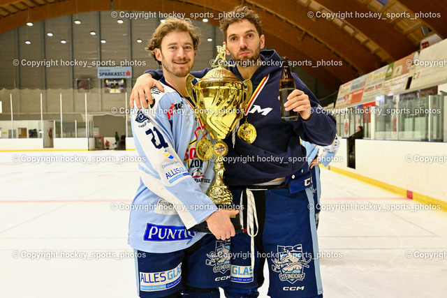 Siegerehrung KEHV EHC Althofen vs. ESC Steindorf 9.3.2023 | Jubel ESC Steindorf, Meisterfeier 2022/23, Siegerehrung, Medaillen Übergabe, #21 Steiner Kevin, #79 Petrik Benjamin