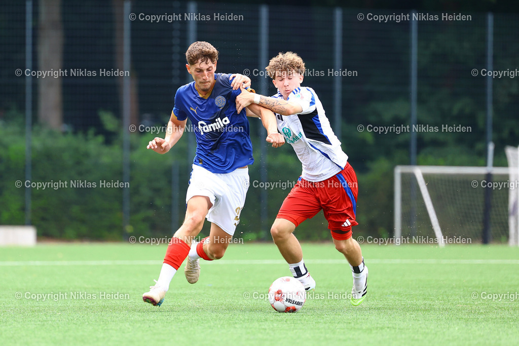 NH_HamburgerSVU21_HolsteinKielU23_Testspiel_20072025 | #5 Davis Rath (Hamburger SV U21), #20 Hamza Muqaj (Holstein Kiel U23)Fußball I Herren I Testspiel I Saison 2025-2026  I Hamburger SV U21 - Holstein Kiel U23 I 20.07.2025 I Alexander-Otto-Akademie - Realisiert mit Pictrs.com