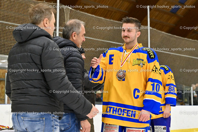 Siegerehrung KEHV EHC Althofen vs. ESC Steindorf 9.3.2023 | Jubel ESC Steindorf, Meisterfeier 2022/23, Siegerehrung, Medaillen Übergabe, #10 Zeloth Florian