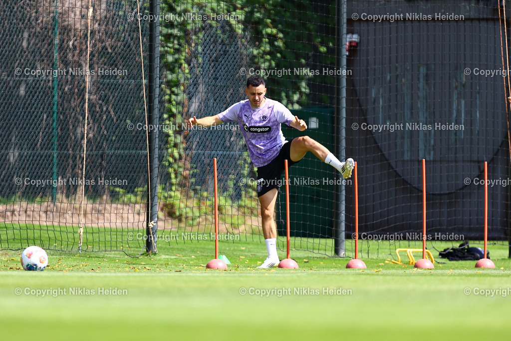 NH_FCStPauli_Training_11072025 | #2 Manolis Saliakas (FC St. Pauli)Fußball I Herren I Training I Saison 2025-2026 I FC St. Pauli I 11.07.2025 I Trainingszentrum FC St. Pauli - Realisiert mit Pictrs.com