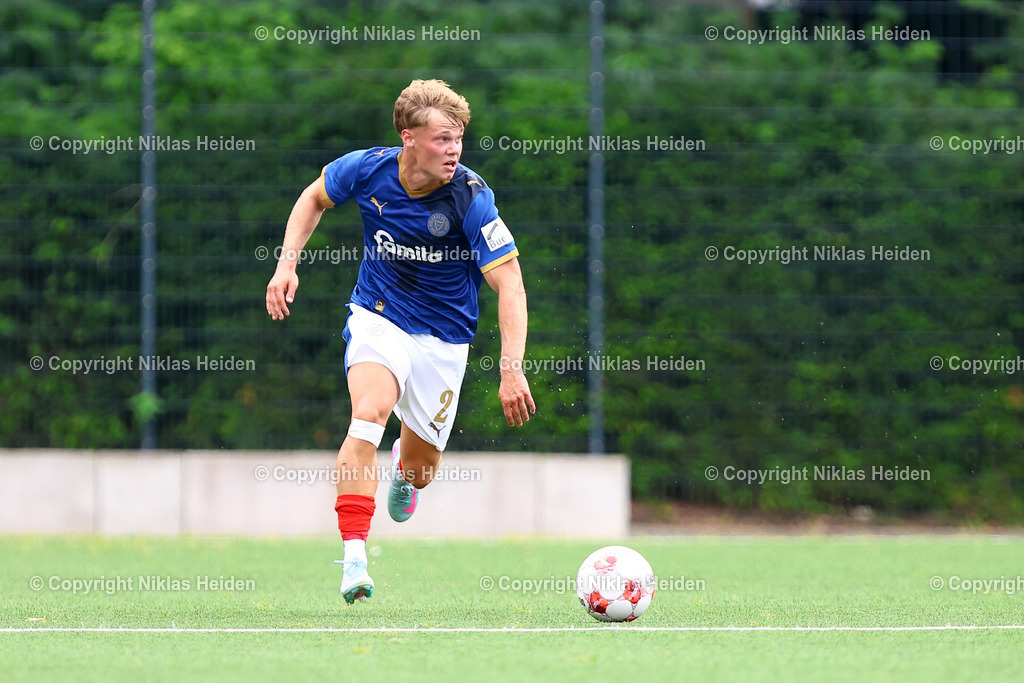 NH_HamburgerSVU21_HolsteinKielU23_Testspiel_20072025 | #2 Henrik Arnold (Holstein Kiel U23)Fußball I Herren I Testspiel I Saison 2025-2026  I Hamburger SV U21 - Holstein Kiel U23 I 20.07.2025 I Alexander-Otto-Akademie - Realisiert mit Pictrs.com