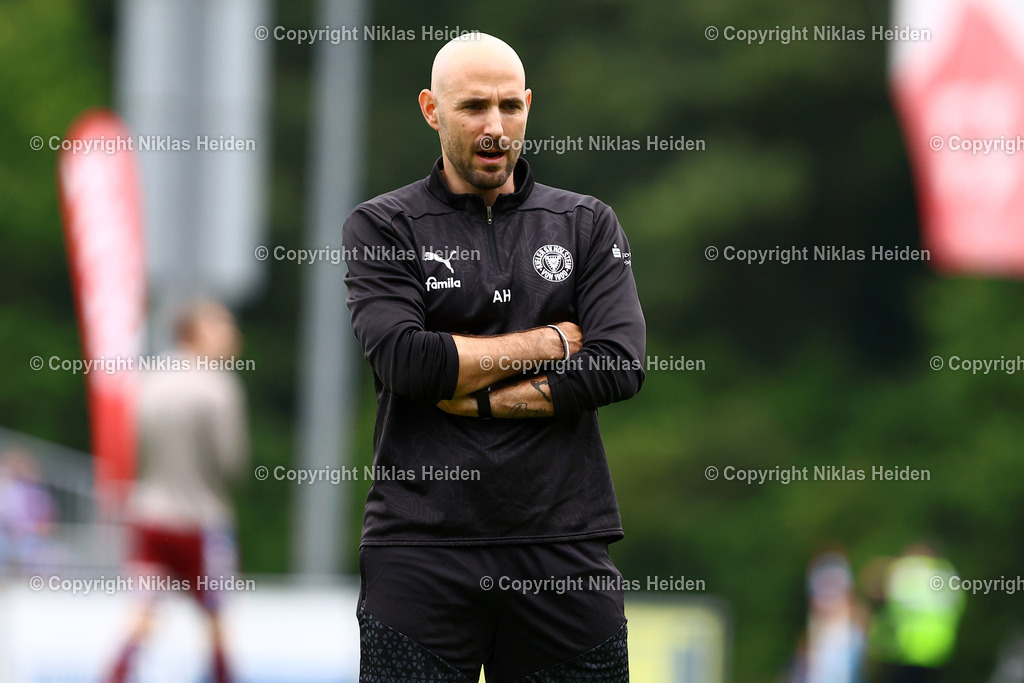NH_SCWeicheFlensburg08_HolsteinKiel_Testspiel_28062025 | Alexander Hahn (Co-Trainer, Holstein Kiel)Fußball I Herren I Freundschaftsspiel I Saison 2025-2026  I SC Weiche Flensburg 08 - Holstein Kiel I 28.06.2025 I Manfred-Werner-Stadion - Realisiert mit Pictrs.com