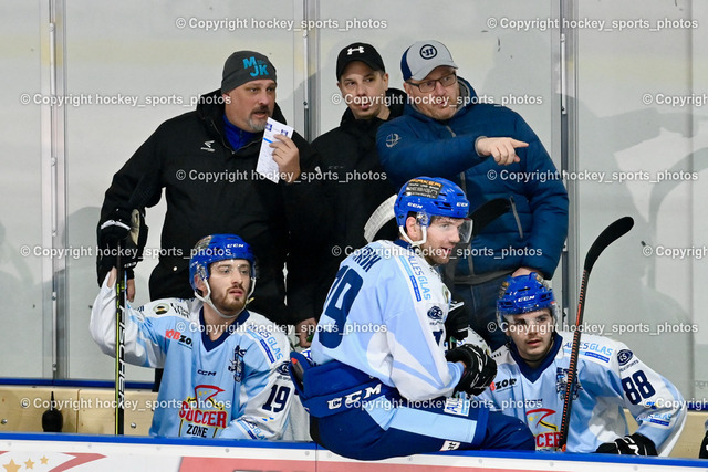 EC IDM Wärmepumpen VSV Juniors U20 vs. ESC Steindorf 6.1.2023 | Stefan Platzner, Assistentcoach ESC Steindorf MAYER Michael, Headcoach ESC Steindorf MOSER Robert, #19 Friedrich Lukas, #79 Petrik Benjamin, #88 Groyer Fabian