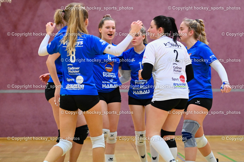 Askö Volley Eagles vs. Mühlviertel Volleys 17.12.2022 | Jubel Mühlviertel Volleys Mannschaft, #2 BERGER Sarah, #1 TRAUNER Anna Katharina, #4 SPIEGL Lara, 