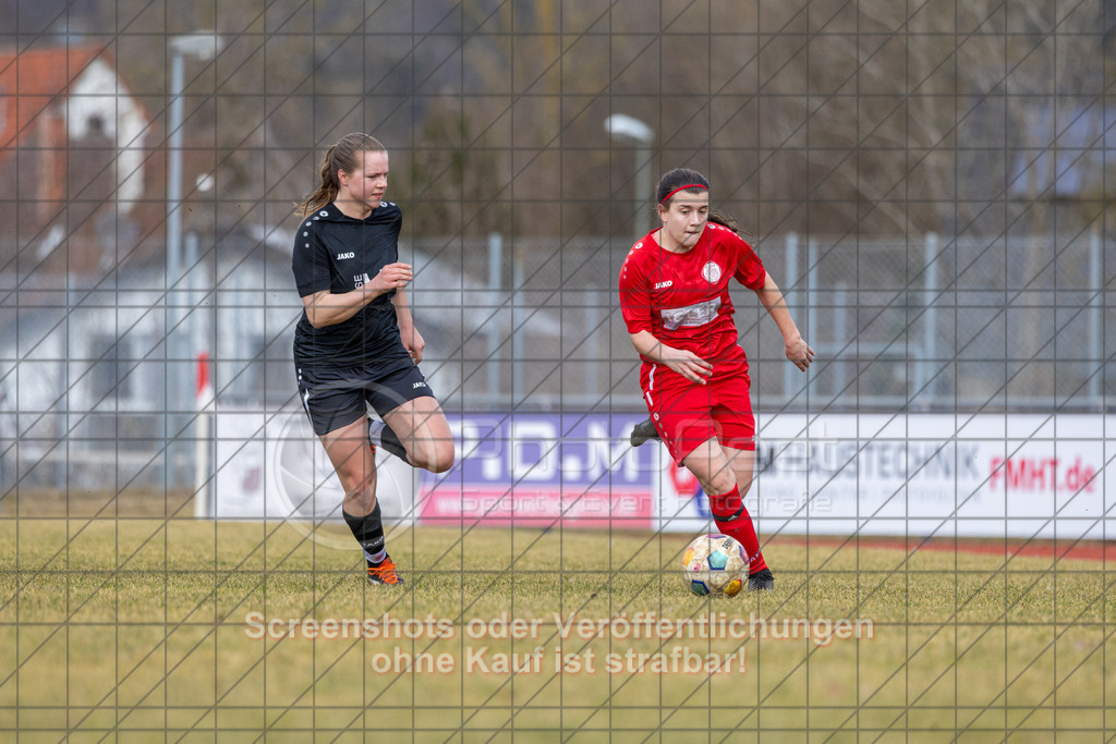 20250223_133807_0285 | Lena Scheiring (1.FC Donzdorf #10),1.FC Donzdorf (rot) vs. TSV Tettnang (schwarz), Fussball, Frauen-WFV-Pokal Achtelfinale, Saison 2024/2025, Rasenplatz Lautertal Stadion, Süßener Straße 16, 73072 Donzdorf, 23.02.2025 - 13:00 Uhr,Foto: PhotoPeet-Sportfotografie/Peter Harich