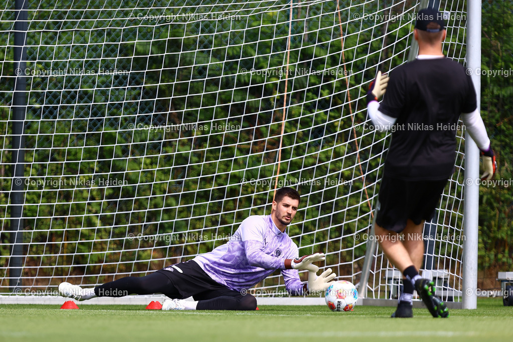 NH_FCStPauli_Training_11072025 | #22 Nikola Vasilj (FC St. Pauli)Fußball I Herren I Training I Saison 2025-2026 I FC St. Pauli I 11.07.2025 I Trainingszentrum FC St. Pauli - Realisiert mit Pictrs.com
