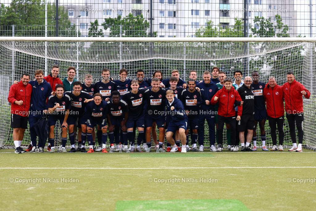 NH_BillstedtCup2025_Turnier_12072025 | Jubelfoto des FC Eintracht Norderstedt nach dem Gewinn des Billstedt Cups 2025.Fußball I Herren I Billstedt Cup 2025 I Saison 2025-2026  I Finale I FC Eintracht Norderstedt - Hamburger SV U21 I 12.07.2025 I Öjendorfer Weg - Realisiert mit Pictrs.com