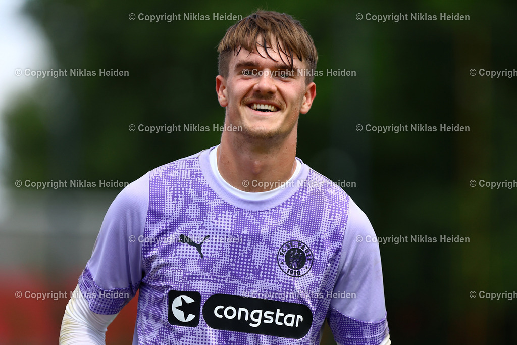 NH_FCStPauli_Training_11072025 | #30 Simon Spari (FC St. Pauli)Fußball I Herren I Training I Saison 2025-2026 I FC St. Pauli I 11.07.2025 I Trainingszentrum FC St. Pauli - Realisiert mit Pictrs.com