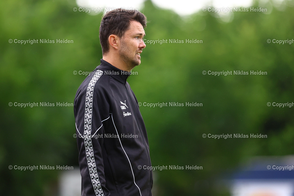 NH_HolsteinKielU23_FCEintrachtNorderstedt_Testspiel_05072025 | Willi Weiße (Trainer, Holstein Kiel U23)Fußball I Herren I Testspiel I Saison 2025-2026  I Holstein Kiel U23 - FC Eintracht Norderstedt I 05.07.2025 I Stadtwerke Arena Eckernförde - Realisiert mit Pictrs.com