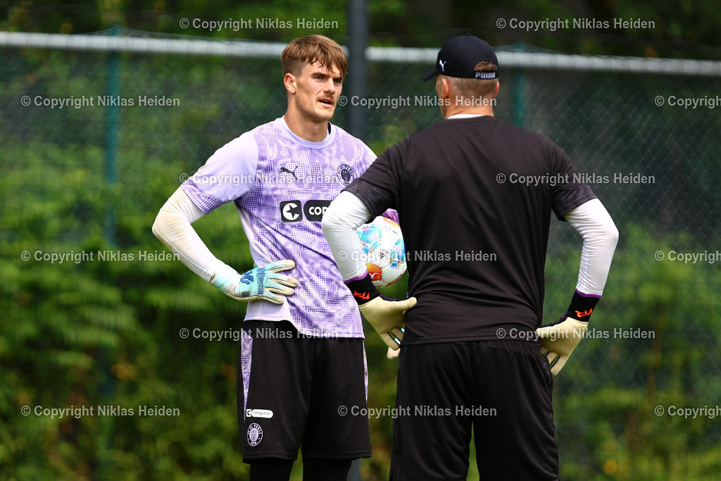 NH_FCStPauli_Training_11072025 | #30 Simon Spari (FC St. Pauli)Fußball I Herren I Training I Saison 2025-2026 I FC St. Pauli I 11.07.2025 I Trainingszentrum FC St. Pauli - Realisiert mit Pictrs.com