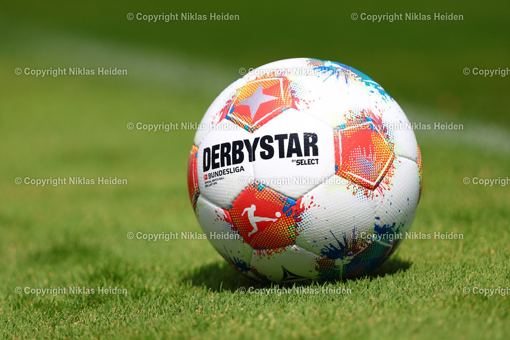 NH_FCStPauli_Training_11072025 | Der offizielle Spielball der Bundesliga beim Training des FC St. Pauli.Fußball I Herren I Training I Saison 2025-2026 I FC St. Pauli I 11.07.2025 I Trainingszentrum FC St. Pauli - Realisiert mit Pictrs.com