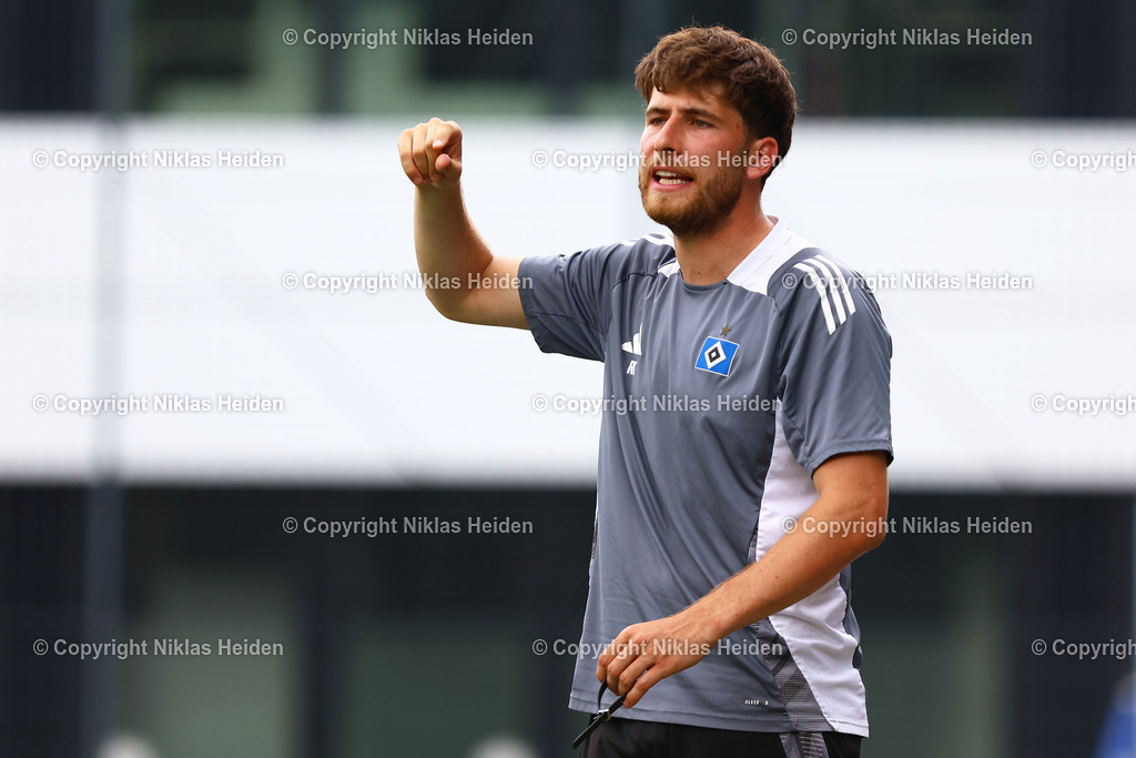 NH_HamburgerSVU21_HolsteinKielU23_Testspiel_20072025 | Rio Koch (Co-Trainer, Hamburger SV U21)Fußball I Herren I Testspiel I Saison 2025-2026  I Hamburger SV U21 - Holstein Kiel U23 I 20.07.2025 I Alexander-Otto-Akademie - Realisiert mit Pictrs.com